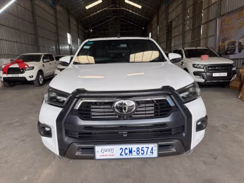 Toyota Hilux REVO 2024