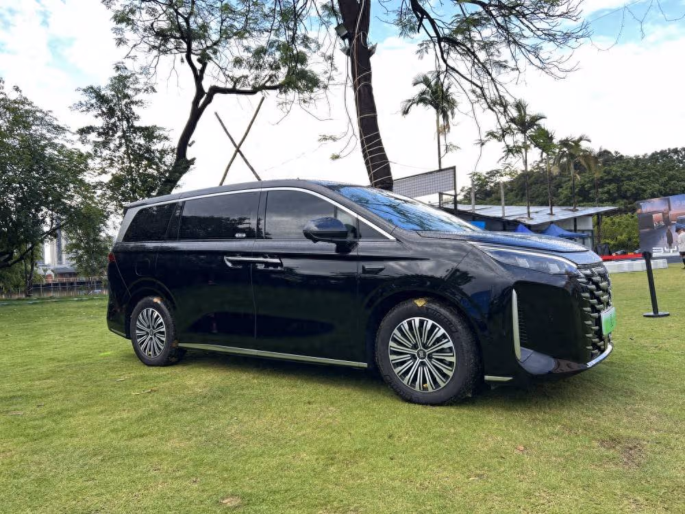BYD M9 2025