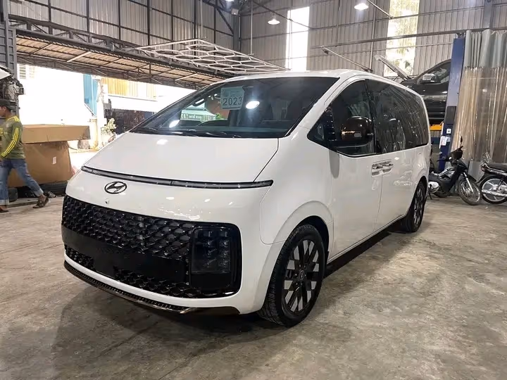 Hyundai Staria Lounge 2023