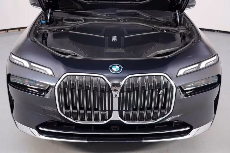 BMW i7 2024