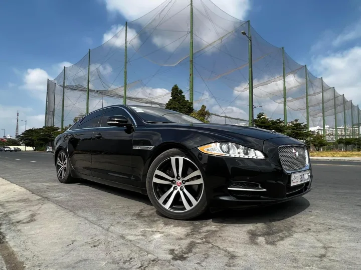 Jaguar XJ
